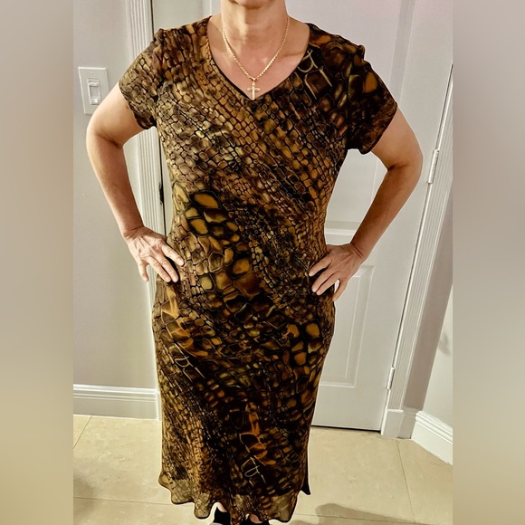 2 Women V- Neck Form one purple sleeveless & another one: short sleeve same size - Picture 6 of 8